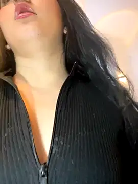 Snapshot of Daphnee-x chatting on 11/30/25, 02:40 Daphnee-x online show from 11/30/25, 02:40