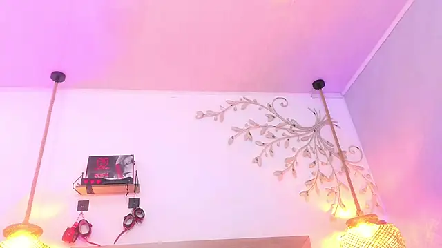 Snapshot of Daphnee-x chatting on 10/25/25, 11:09 Daphnee-x online show from 10/25/25, 11:09