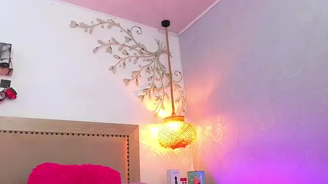 Snapshot of Daphnee-x chatting on 11/05/25, 11:35 Daphnee-x online show from 11/05/25, 11:35