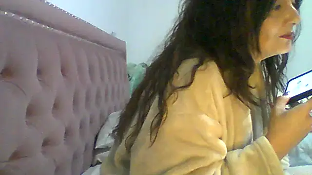 Snapshot of dulcefanny chatting on 06/17/26, 03:44 dulcefanny online show from 06/17/26, 03:44