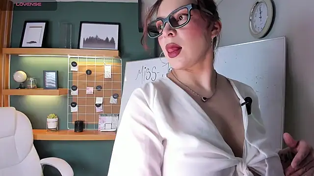 Jenniekim 18 online show from 11/05/25, 12:08