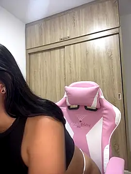 Snapshot of Kitty_Cum2 chatting on 11/05/25, 07:17 Kitty Cum2 online show from 11/05/25, 07:17