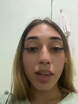 loirinhaaa online show from 11/23/25, 01:37