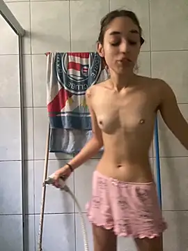 loirinhaaa online show from 09/25/25, 02:23