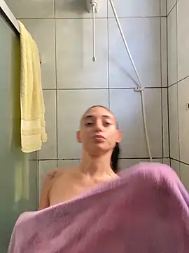 loirinhaaa online show from 09/22/25, 04:57