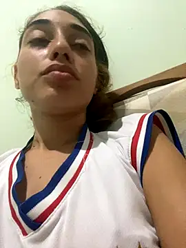 loirinhaaa online show from 11/17/25, 10:36