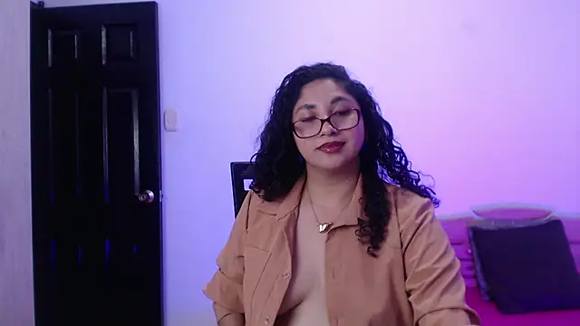 Gia Dior online show from 12/17/25, 10:37