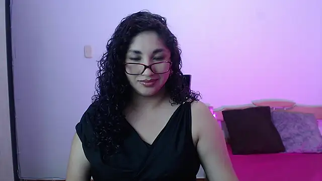 Gia Dior online show from 11/15/25, 11:09