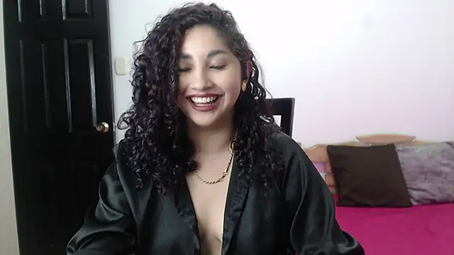 Gia Dior online show from 11/21/25, 10:09