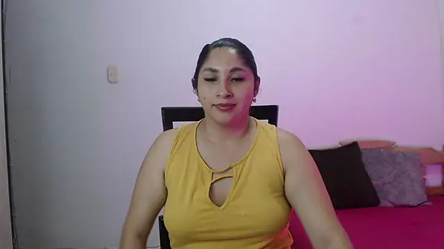 Gia Dior online show from 11/28/25, 11:16