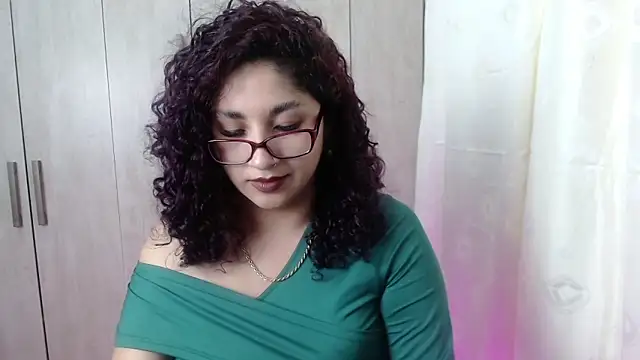 Gia Dior online show from 11/13/25, 11:52