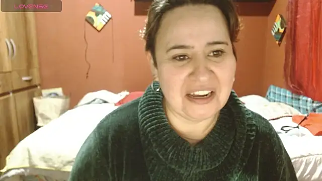 Snapshot of Sasharosee2 chatting on 10/28/25, 12:26 Sasharosee2 online show from 10/28/25, 12:26