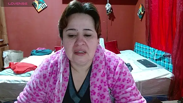 Snapshot of Sasharosee2 chatting on 11/26/25, 01:22 Sasharosee2 online show from 11/26/25, 01:22