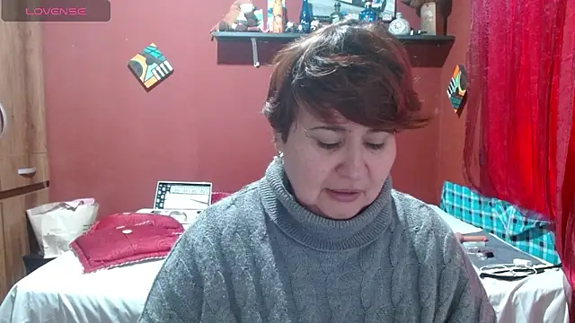 Snapshot of Sasharosee2 chatting on 12/02/25, 01:24 Sasharosee2 online show from 12/02/25, 01:24