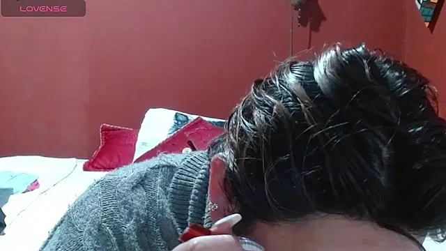 Snapshot of Sasharosee2 chatting on 11/29/25, 01:33 Sasharosee2 online show from 11/29/25, 01:33