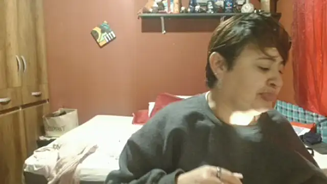 Snapshot of Sasharosee2 chatting on 11/10/25, 12:43 Sasharosee2 online show from 11/10/25, 12:43