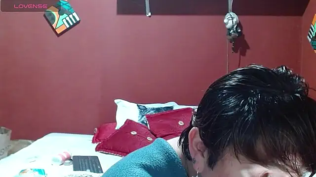 Snapshot of Sasharosee2 chatting on 11/23/25, 01:21 Sasharosee2 online show from 11/23/25, 01:21