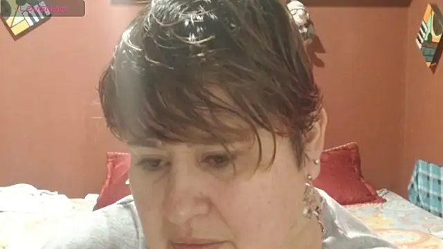 Snapshot of Sasharosee2 chatting on 11/04/25, 12:42 Sasharosee2 online show from 11/04/25, 12:42