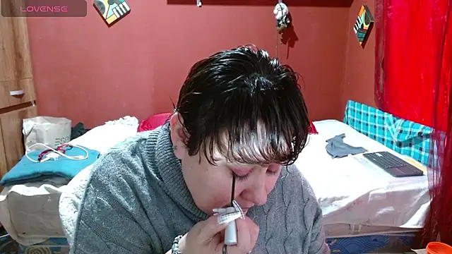 Snapshot of Sasharosee2 chatting on 11/28/25, 01:33 Sasharosee2 online show from 11/28/25, 01:33