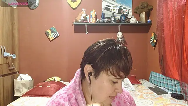 Snapshot of Sasharosee2 chatting on 11/05/25, 12:41 Sasharosee2 online show from 11/05/25, 12:41