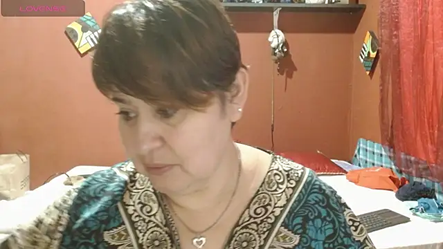 Snapshot of Sasharosee2 chatting on 11/12/25, 12:42 Sasharosee2 online show from 11/12/25, 12:42