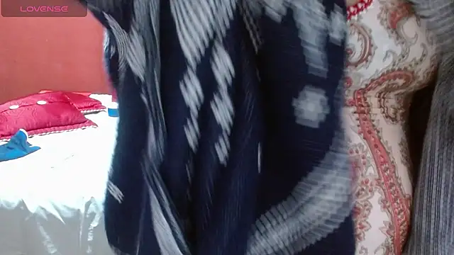 Snapshot of Sasharosee2 chatting on 12/05/25, 12:37 Sasharosee2 online show from 12/05/25, 12:37