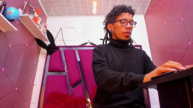 Snapshot of Alien_high chatting on 09/26/25, 12:12 Alien high online show from 09/26/25, 12:12