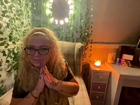 BonnyDesire online show from 11/13/25, 08:24