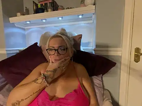 BonnyDesire online show from 11/18/25, 08:23