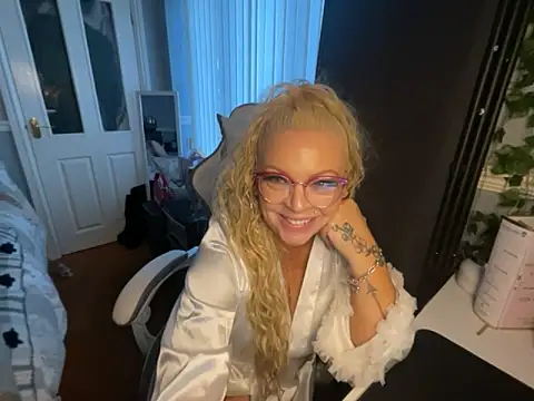 BonnyDesire online show from 04/15/26, 06:56