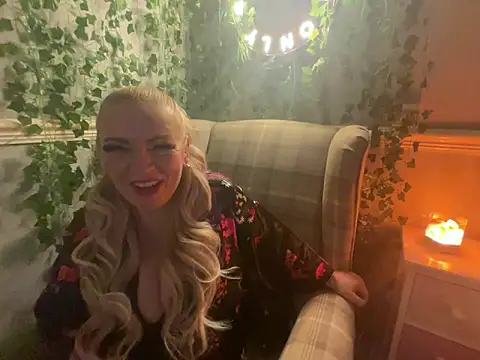 BonnyDesire online show from 11/06/25, 08:13