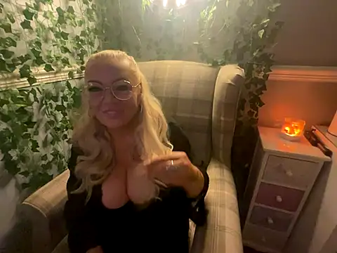 BonnyDesire online show from 12/15/25, 08:25