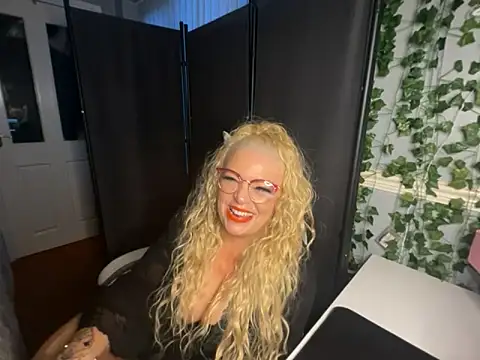 BonnyDesire online show from 04/08/26, 07:04