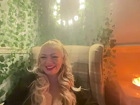 BonnyDesire online show from 11/25/25, 05:57