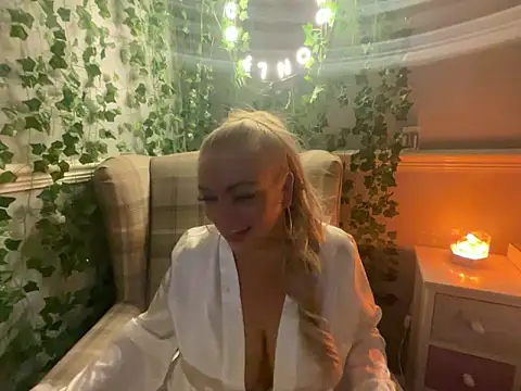 BonnyDesire online show from 10/21/25, 06:51