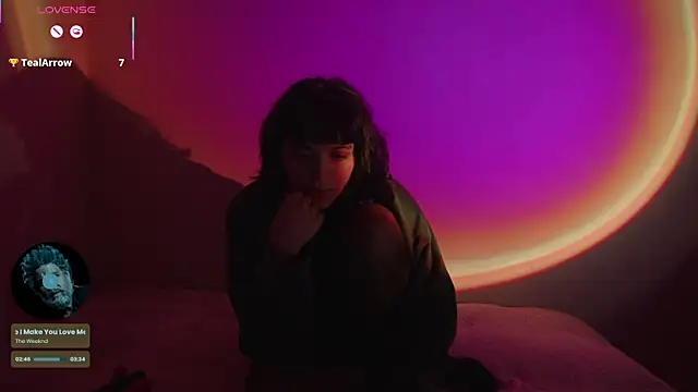 Snapshot of _curiouskitten_ chatting on 09/17/25, 03:08  curiouskitten  online show from 09/17/25, 03:08