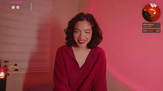 Snapshot of _curiouskitten_ chatting on 09/19/25, 02:04  curiouskitten  online show from 09/19/25, 02:04