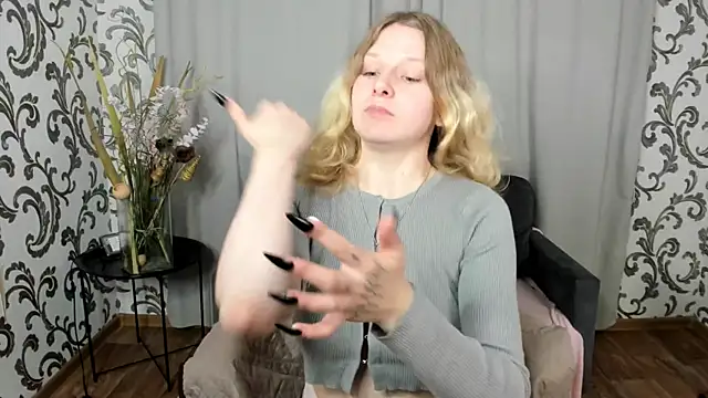  Velvet peach  online show from 11/15/25, 11:47