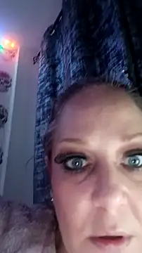 Snapshot of curvybabe88 chatting on 10/24/25, 06:01 curvybabe88 online show from 10/24/25, 06:01