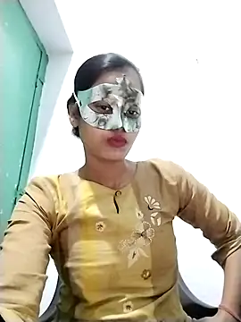 ms-naina online show from 12/18/25, 06:45