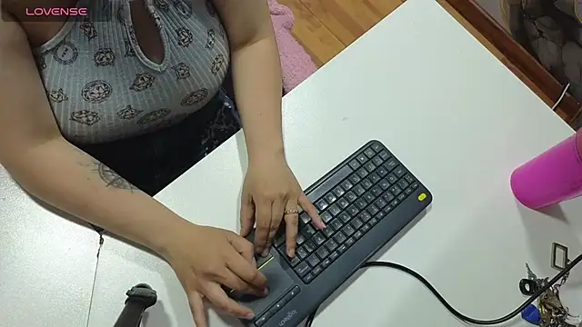 valery cute 18 online show from 10/30/25, 11:30