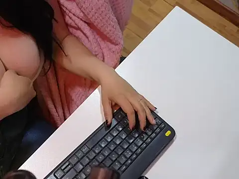 valery cute 18 online show from 12/05/25, 12:10