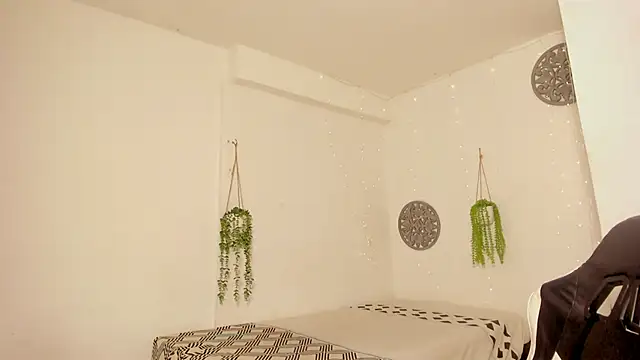 Dakota x18 online show from 11/10/25, 07:19