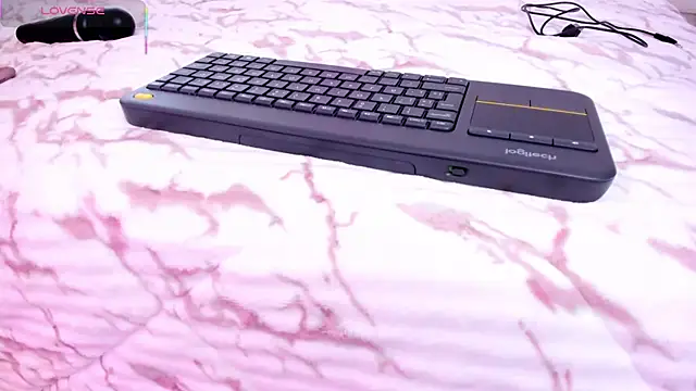 Snapshot of Doll_lauren chatting on 11/25/25, 11:32 Doll lauren online show from 11/25/25, 11:32