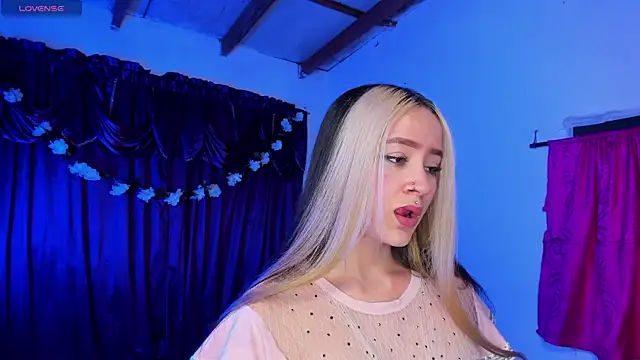 Snapshot of Shairaclark_ chatting on 02/13/26, 12:54 Shairaclark online show from 02/13/26, 12:54