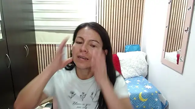 camilavargas  online show from 06/09/26, 07:04