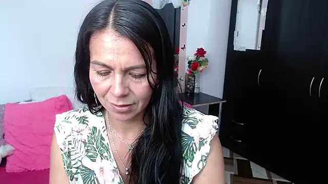 Snapshot of camilavargas_ chatting on 10/02/25, 09:40 camilavargas online show from 10/02/25, 09:40