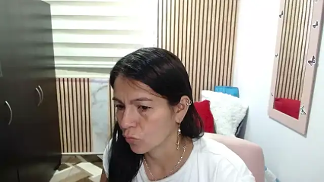 camilavargas  online show from 06/16/26, 10:32