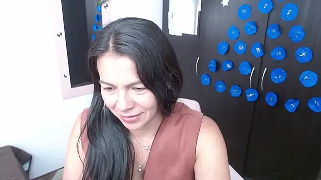 camilavargas  online show from 12/15/25, 09:31