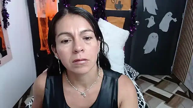 camilavargas  online show from 10/29/25, 10:42